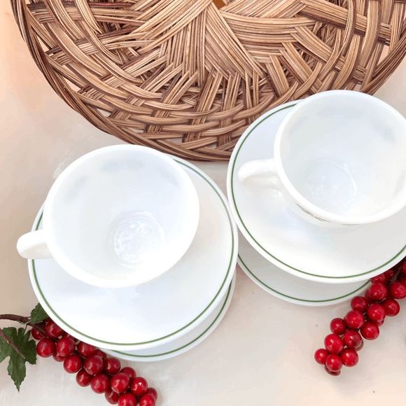Vintage Pyrex Milk Glass Set of 4 Christmas Holly Tea Cups & Saucers - Picture 6 of 6